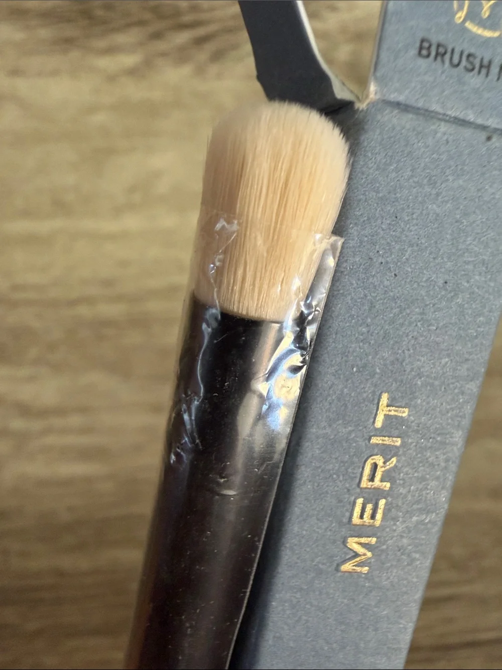 Merit Brush No.2 Eyeshadow Brush - Black Handle with Ivory Bristles